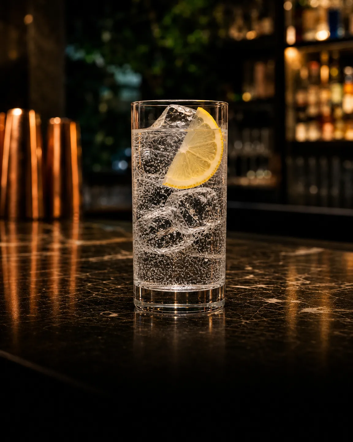 Gin Lemon, long drink. Bicchiere: Highball o Tumbler Medio