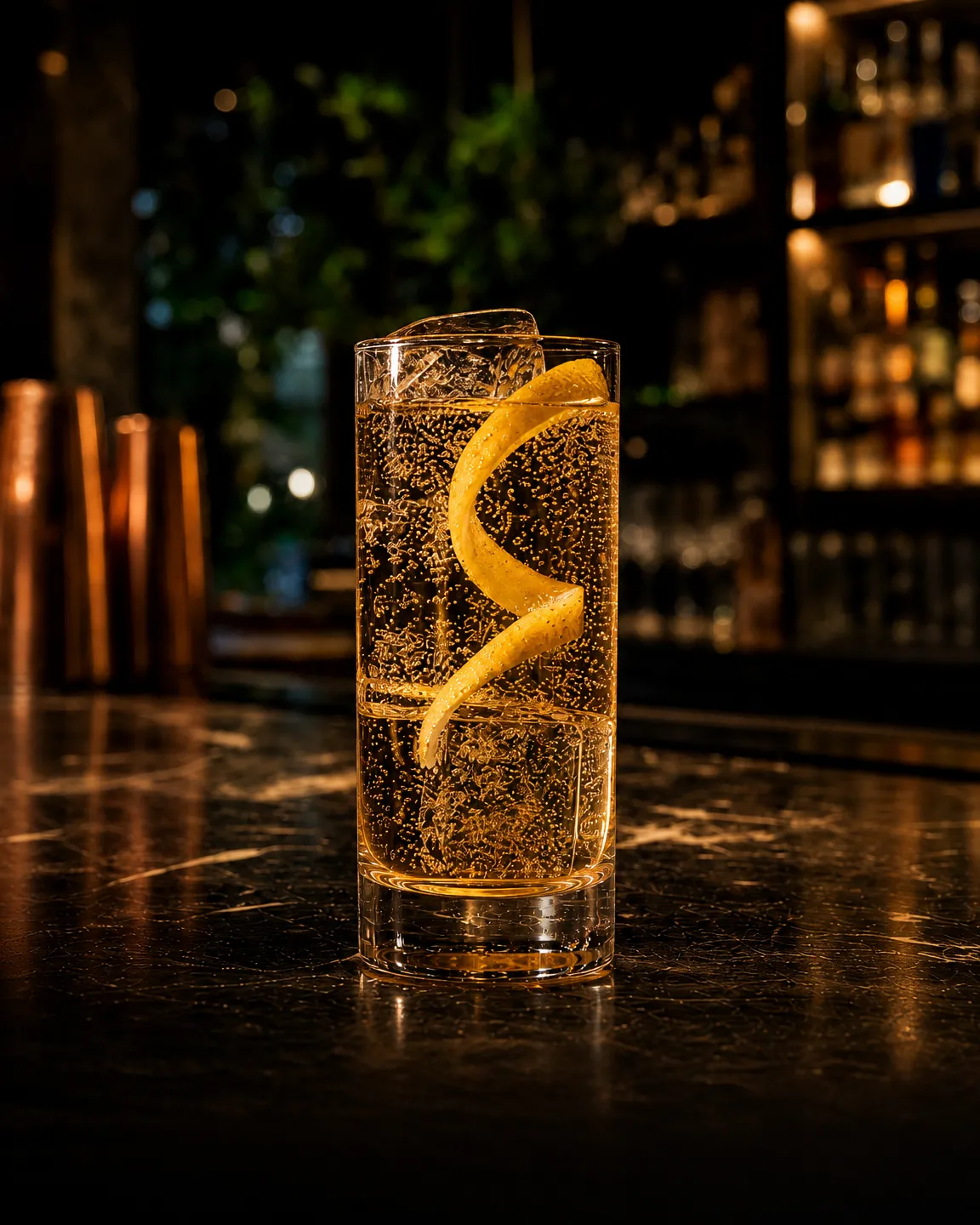 Horse's Neck, long drink. Glass: Highball glass