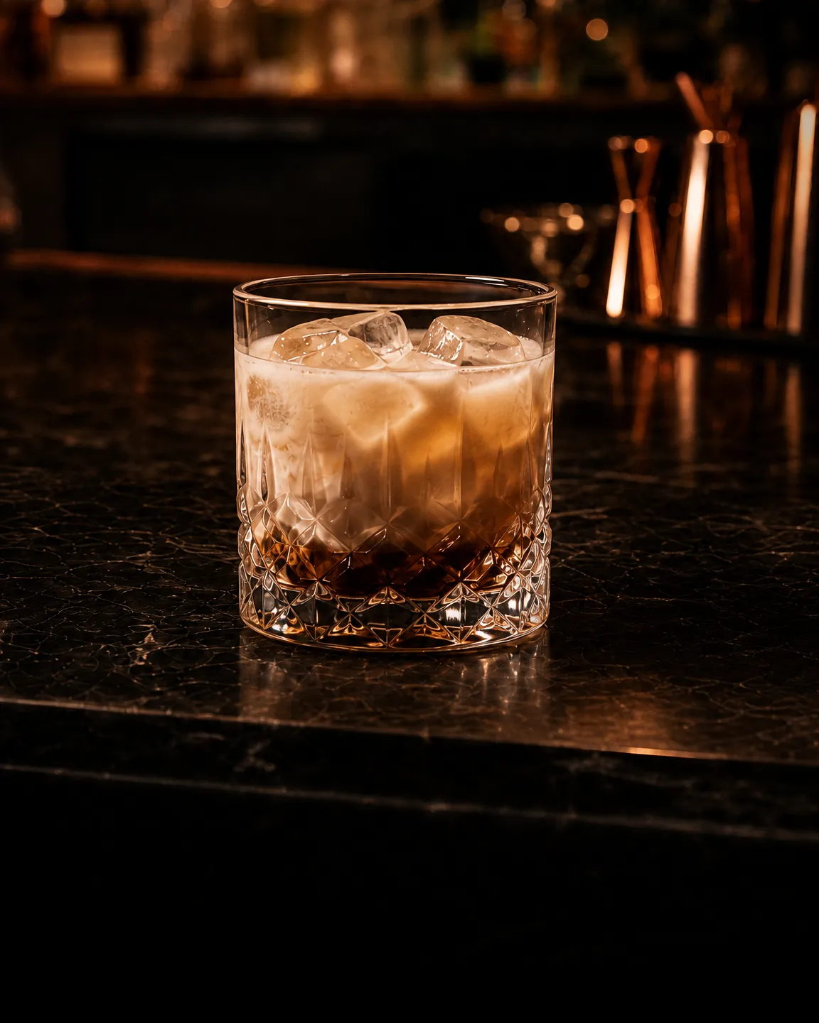 White Russian, cocktail dopocena. Bicchiere: Old Fashioned o Tumbler Basso
